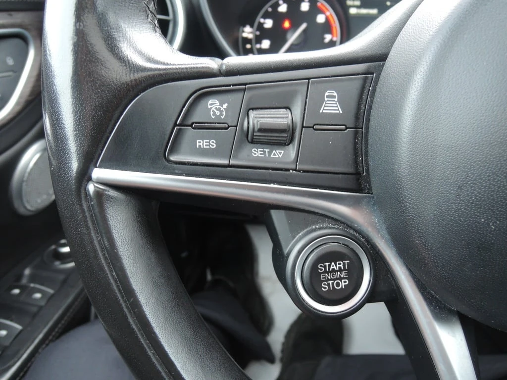 Alfa Romeo Giulia * 4dr Sdn Ti AWD| 8 PNEUS * CARFAX * ЦЕНА ДО БГ - изображение 8