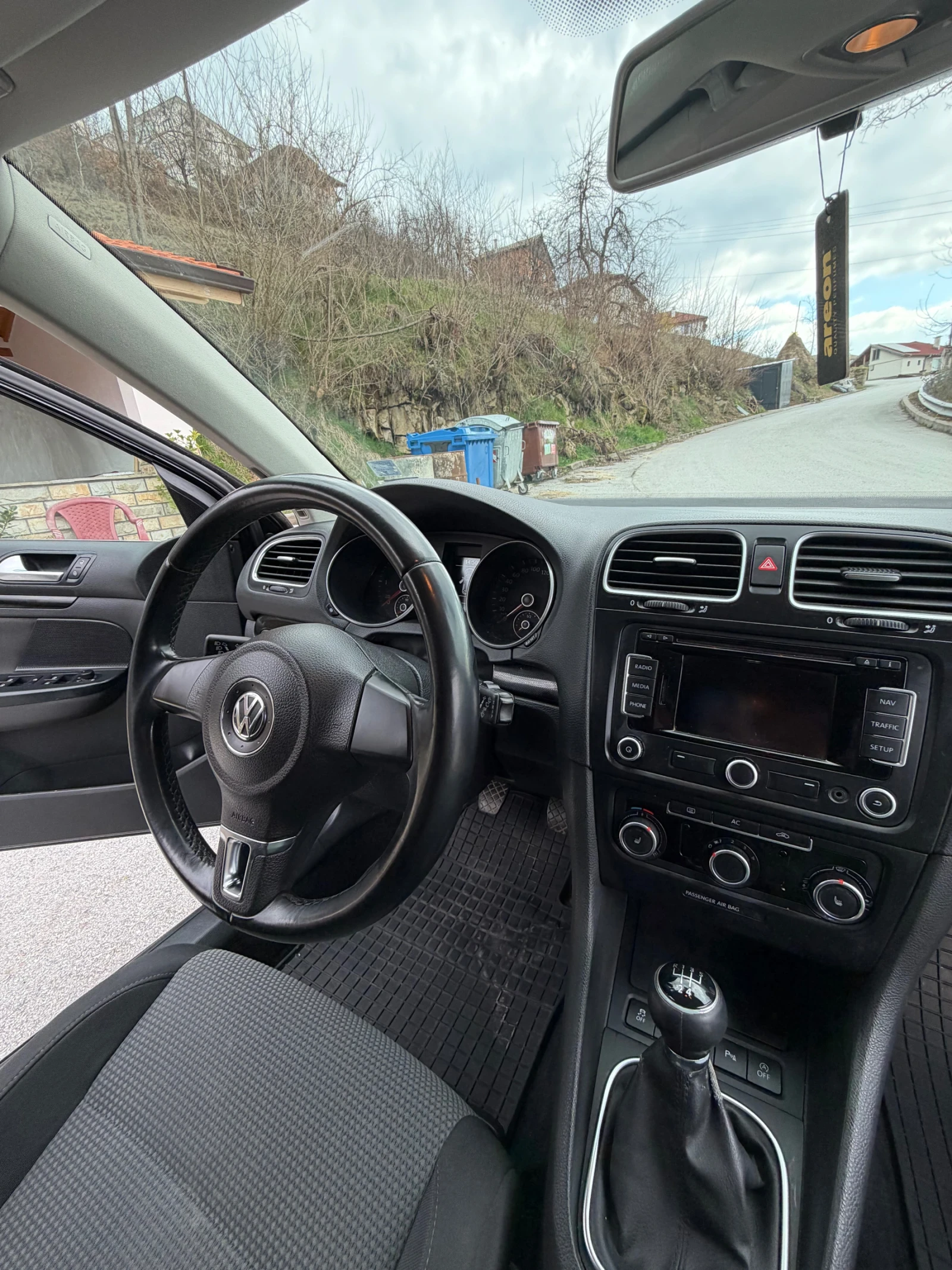 VW Golf 1.6TDI 105 коня, снимка 9 - Автомобили и джипове - 53983315