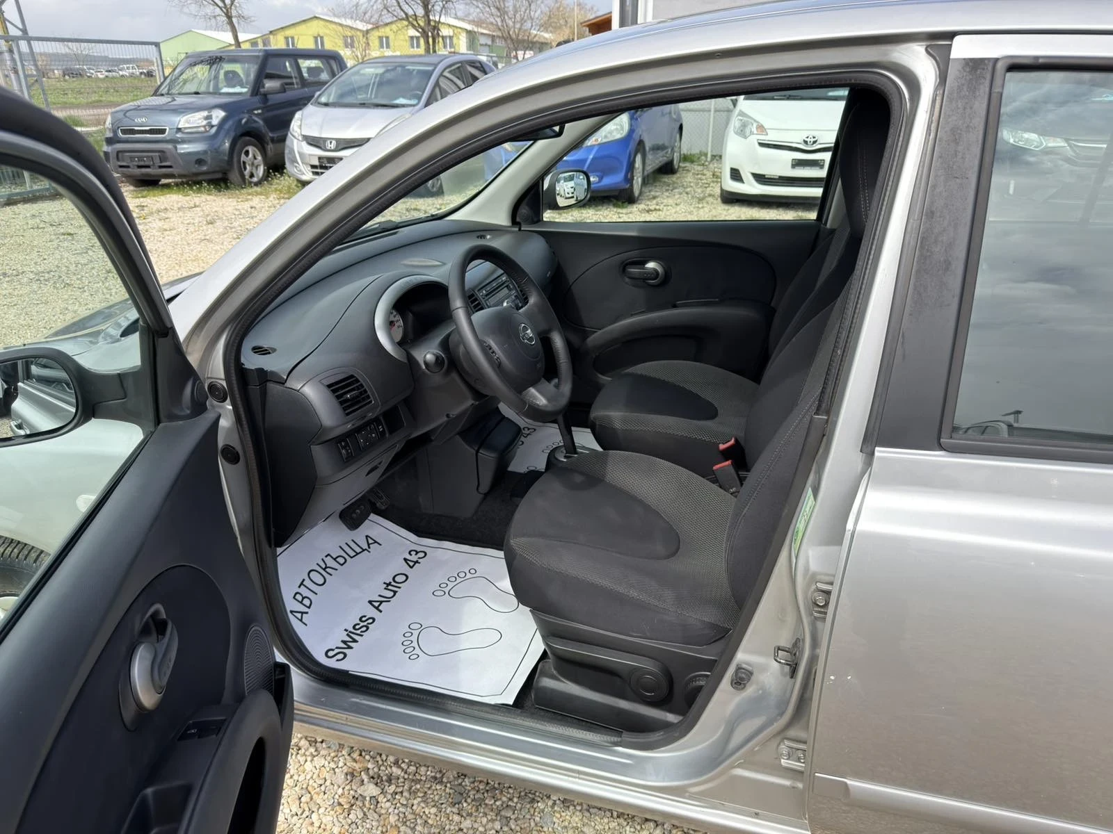 Nissan Micra 1.4i Automat, снимка 9 - Автомобили и джипове - 54117591
