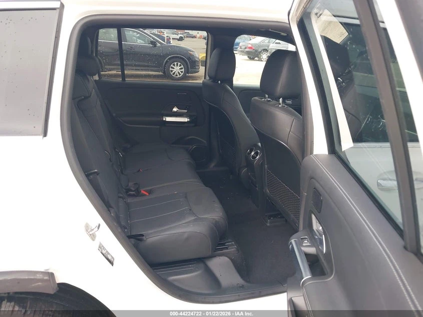 Mercedes-Benz EQB 300 Suv 4Matic, снимка 8 - Автомобили и джипове - 54141037