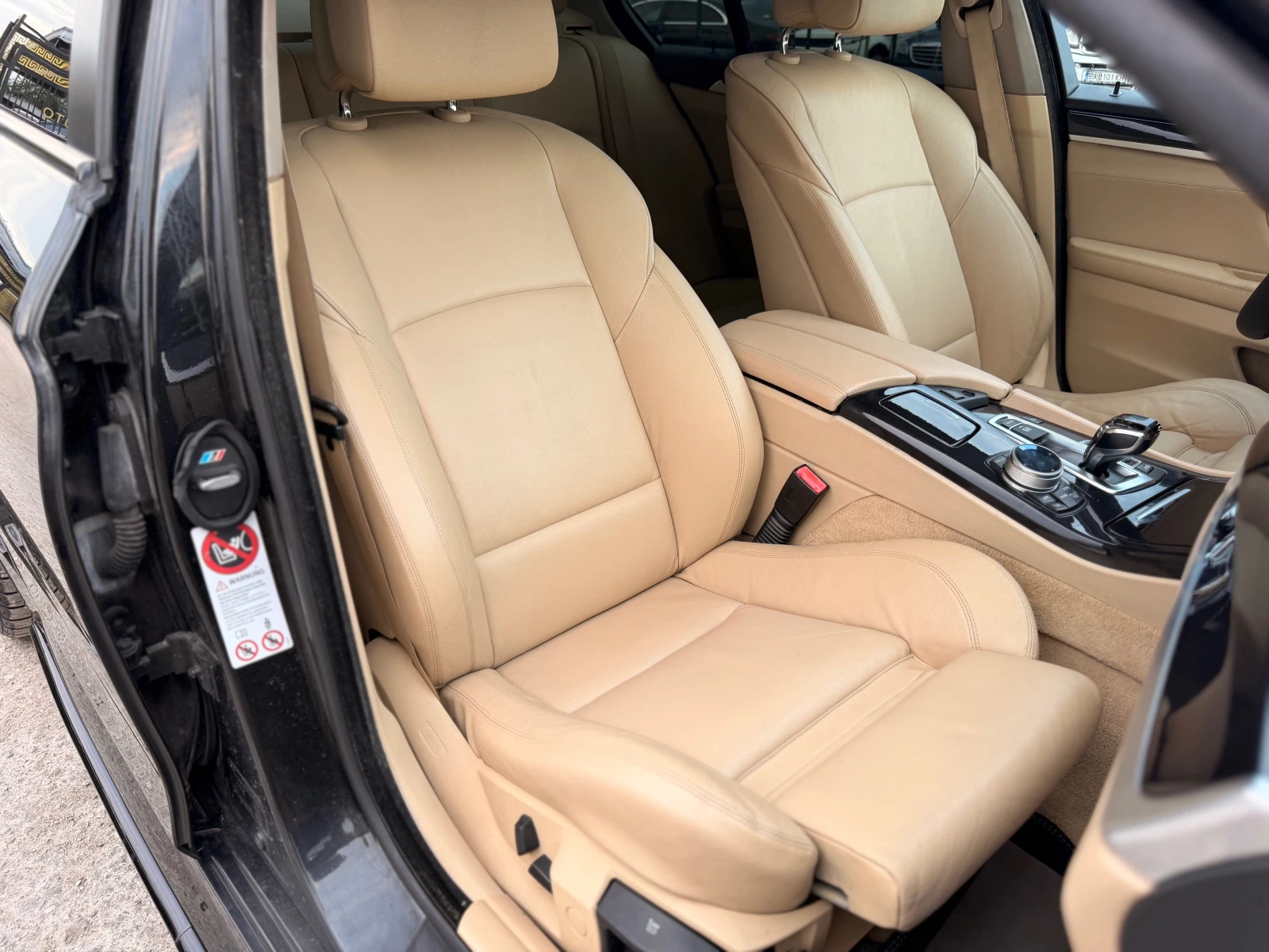 BMW 530 d= M-performance= HUD= Keyless= , снимка 12 - Автомобили и джипове - 55146089