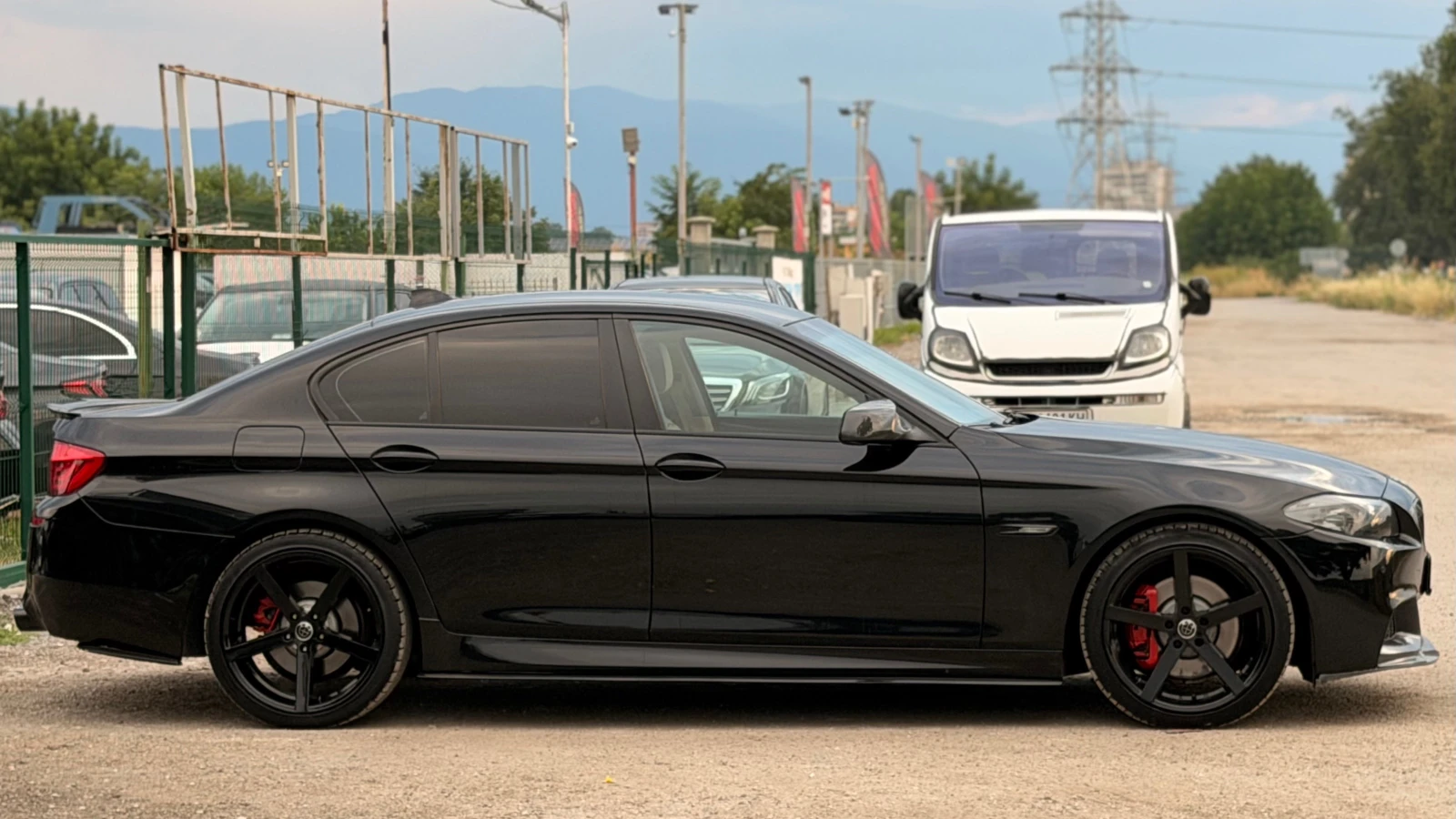 BMW 530 d= M-performance= HUD= Keyless= , снимка 4 - Автомобили и джипове - 55146089