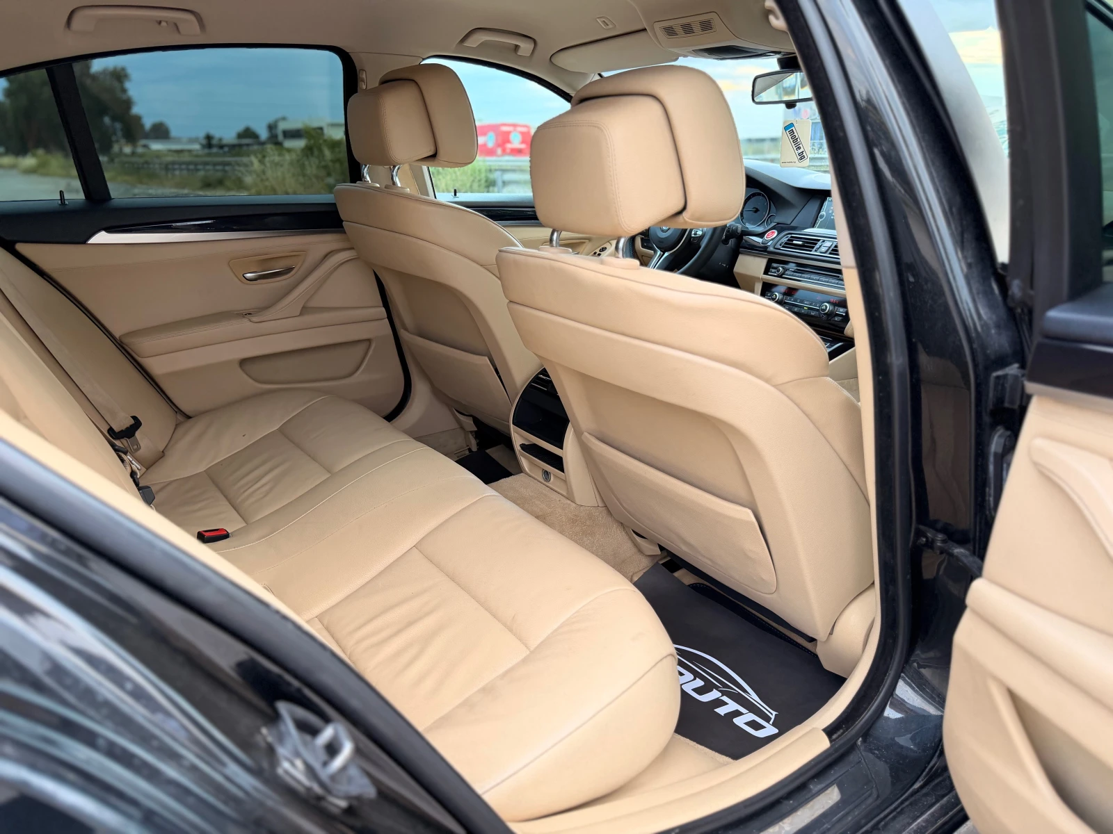 BMW 530 d= M-performance= HUD= Keyless= , снимка 13 - Автомобили и джипове - 55146089