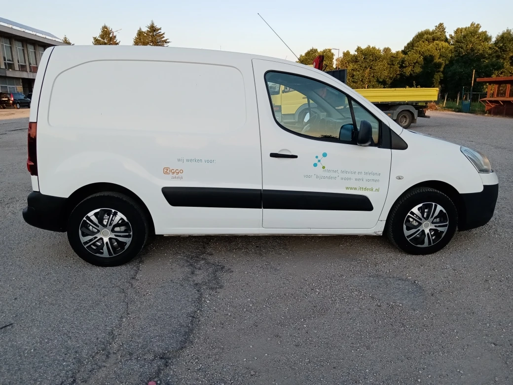 Citroen Berlingo 1.6HDI Климатик, снимка 7 - Автомобили и джипове - 55388057