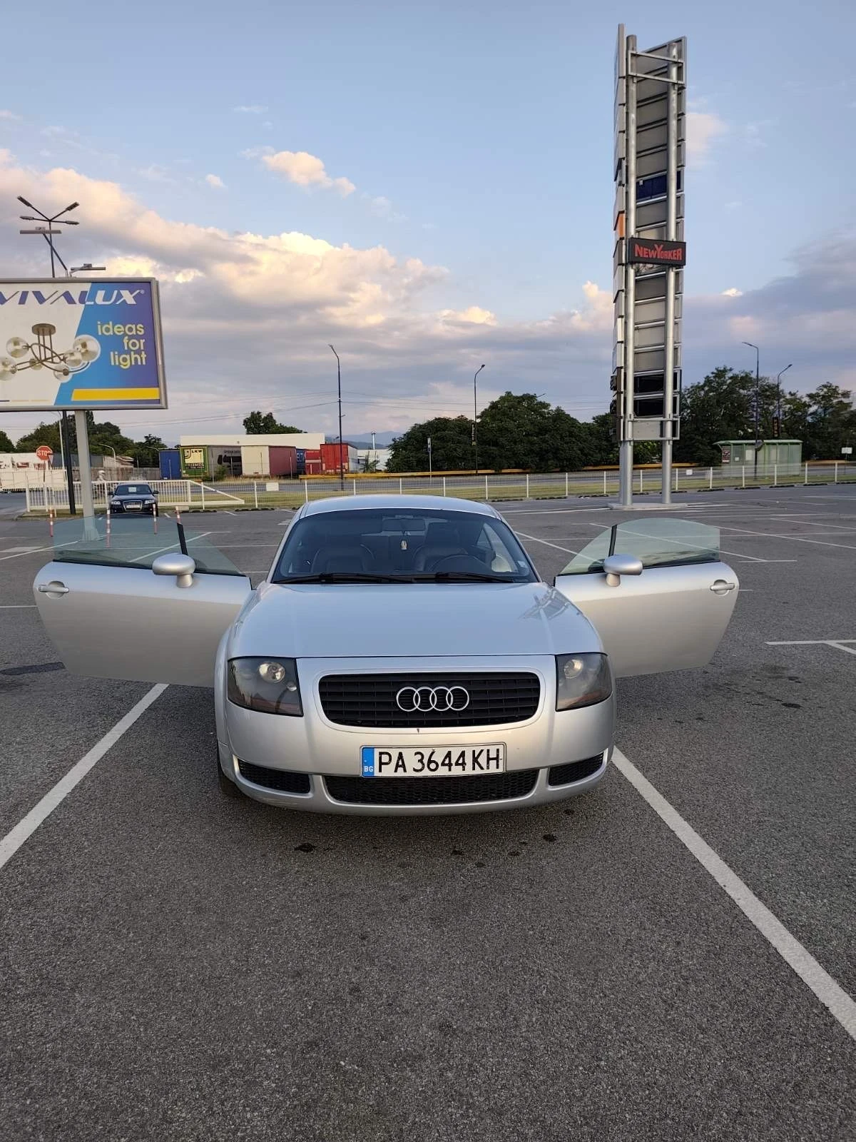 Audi Tt 1.8t, снимка 4 - Автомобили и джипове - 55619312