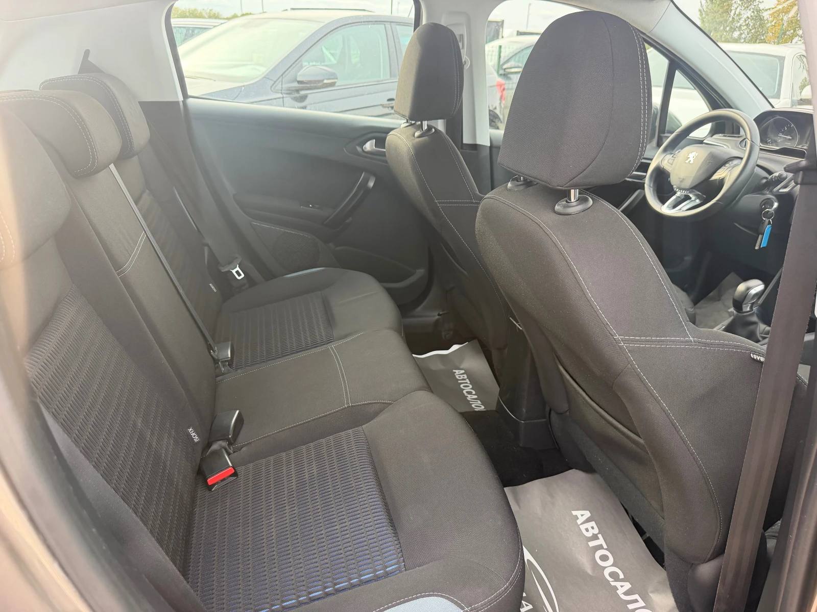Peugeot 208 1.2VTI 82 CV 5P ALLURE, снимка 13 - Автомобили и джипове - 56278176