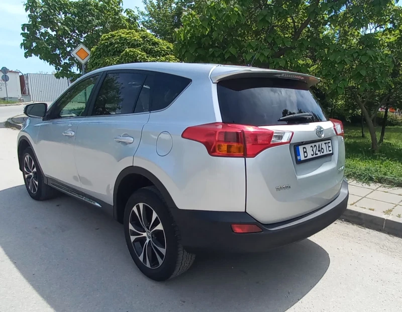 Toyota Rav4 2.0 D4D, снимка 5 - Автомобили и джипове - 47314604