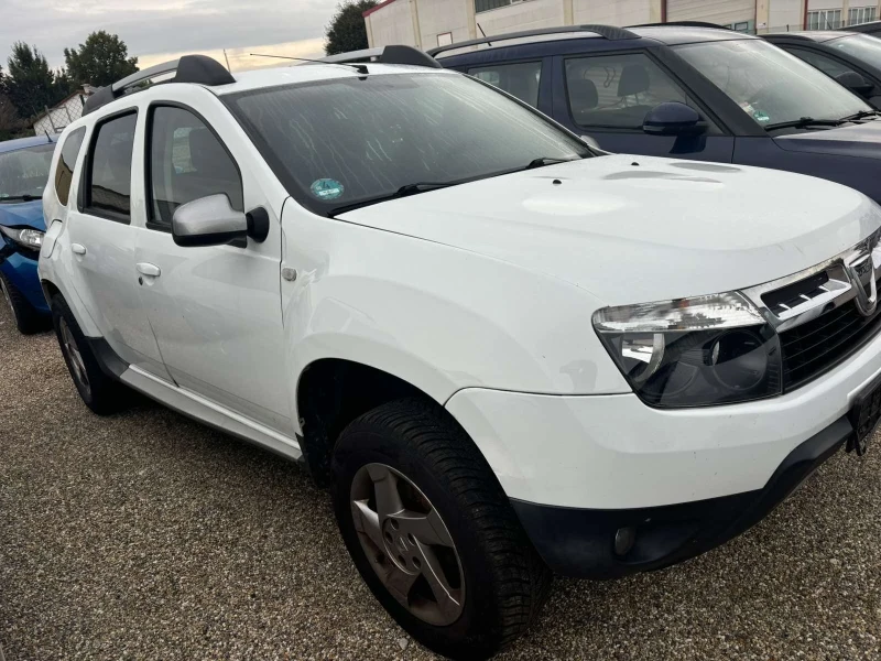 Dacia Duster 1.6 i като нова, снимка 2 - Автомобили и джипове - 47389196