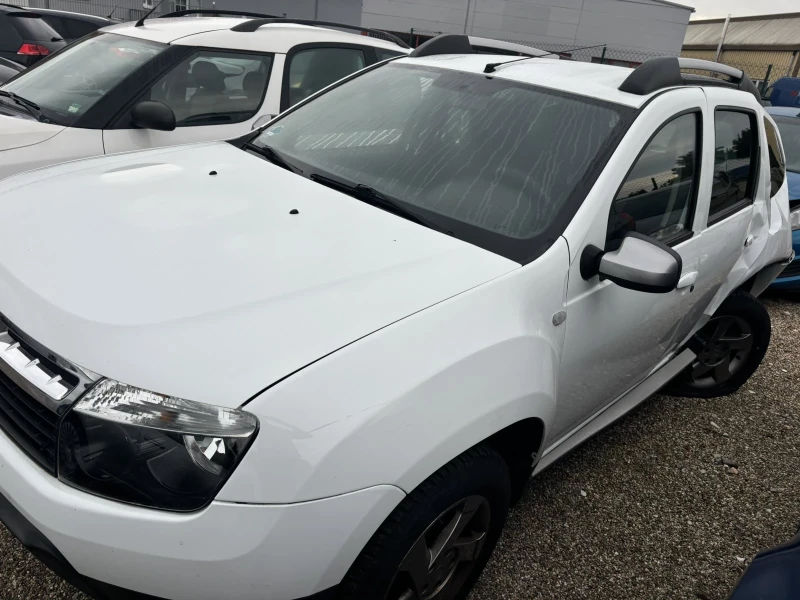 Dacia Duster 1.6 i като нова, снимка 5 - Автомобили и джипове - 47389196