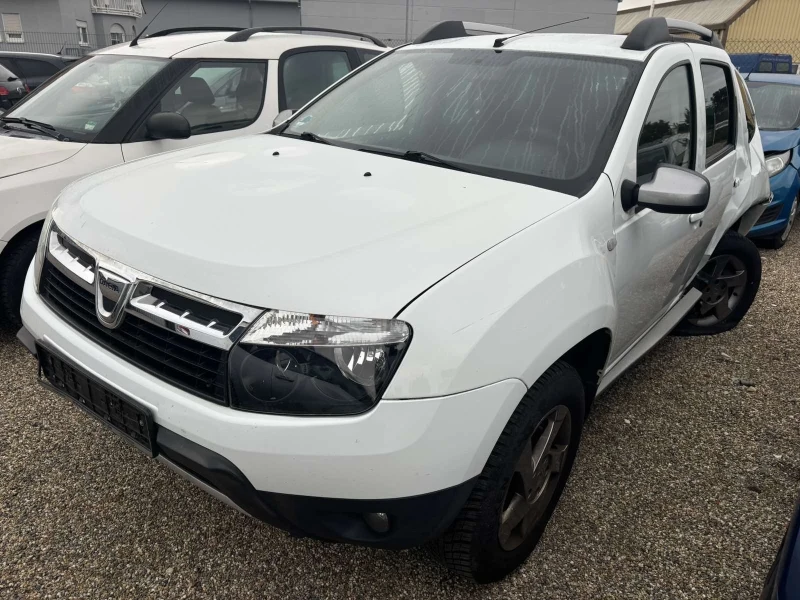 Dacia Duster 1.6 i като нова, снимка 1 - Автомобили и джипове - 47389196