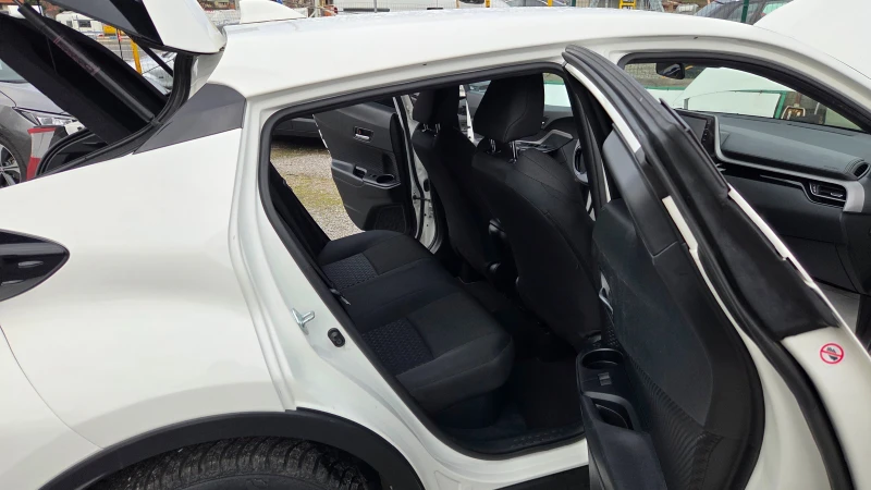 Toyota C-HR 1.8 HYBRID, снимка 13 - Автомобили и джипове - 52681375