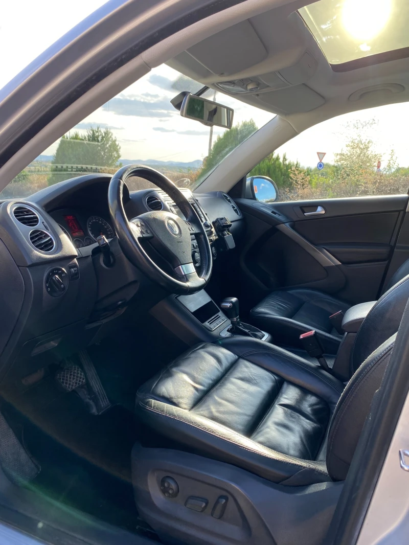 VW Tiguan 2.0TDI Автомат/4Motion/Панорама, снимка 5 - Автомобили и джипове - 53428819