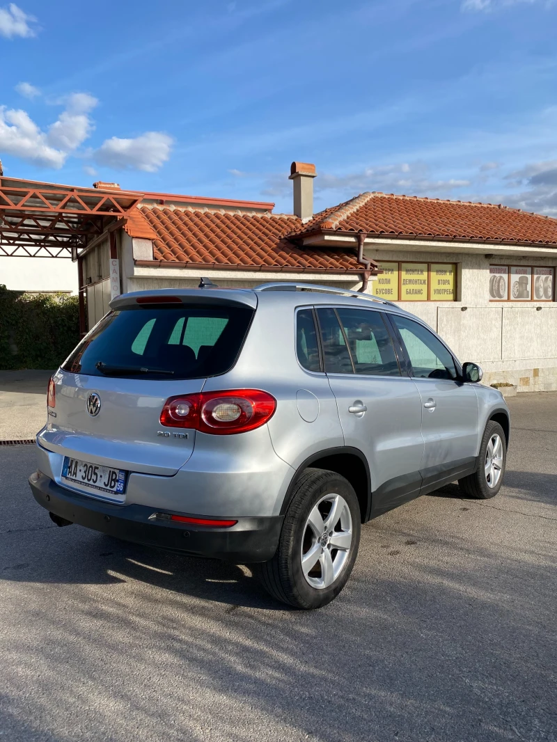 VW Tiguan 2.0TDI Автомат/4Motion/Панорама, снимка 8 - Автомобили и джипове - 53428819
