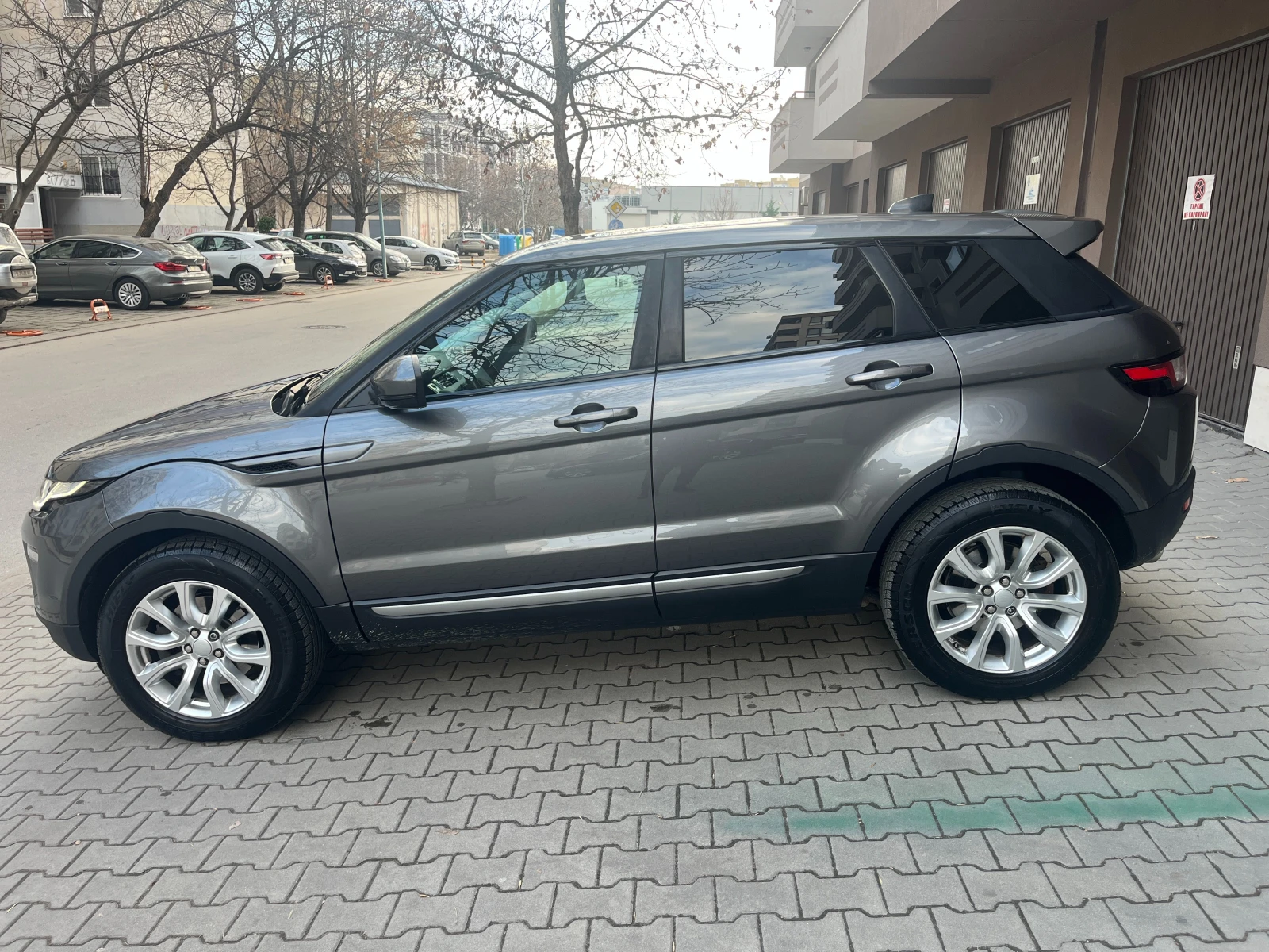 Land Rover Range Rover Evoque 2.0D 4x4 - изображение 2