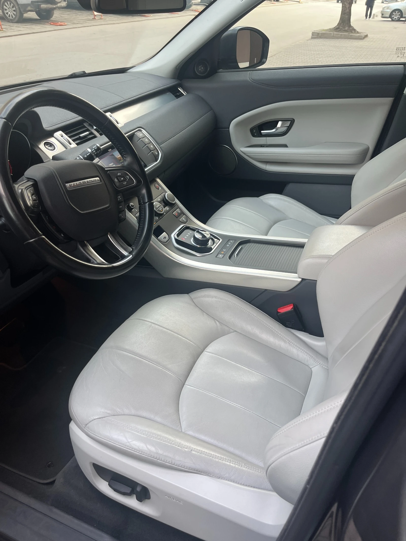 Land Rover Range Rover Evoque 2.0D 4x4 - изображение 8