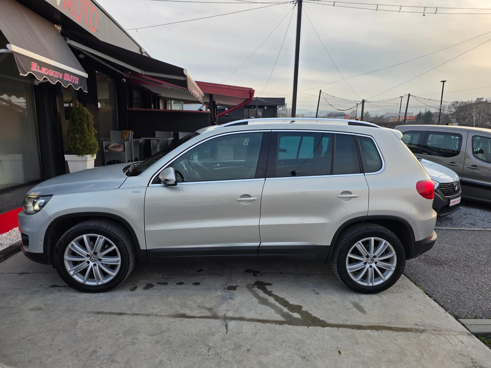 VW Tiguan 2.0TSI-211к.с EURO 5-4x4-АВТОМАТИК-ШВЕЙЦАРИЯ - изображение 4