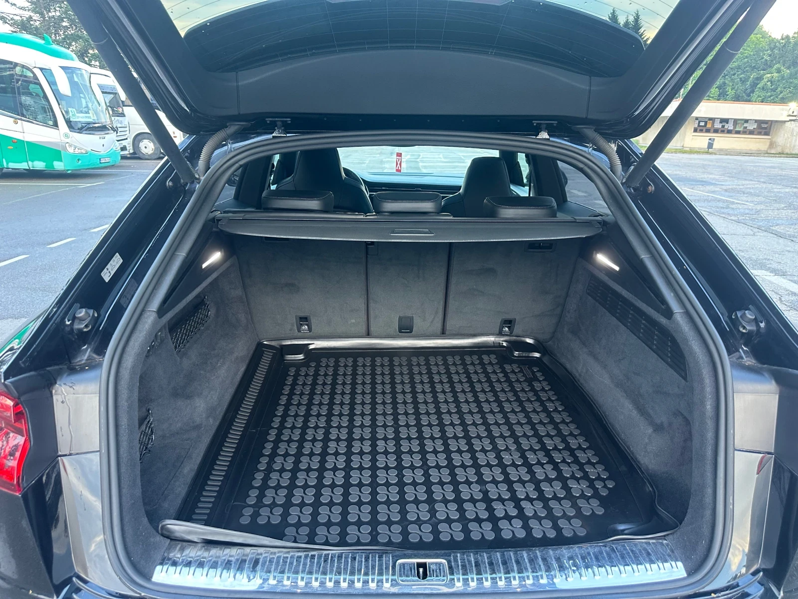 Audi Q8, снимка 4 - Автомобили и джипове - 55015865