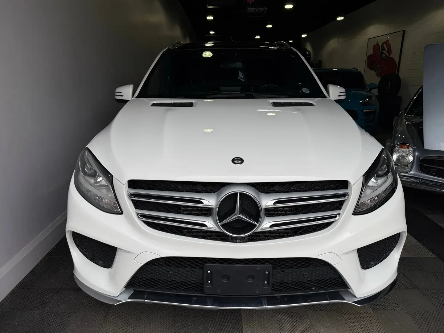 Mercedes-Benz GLE 350 AMG* Масаж* Harman Kardon, снимка 2 - Автомобили и джипове - 55187121