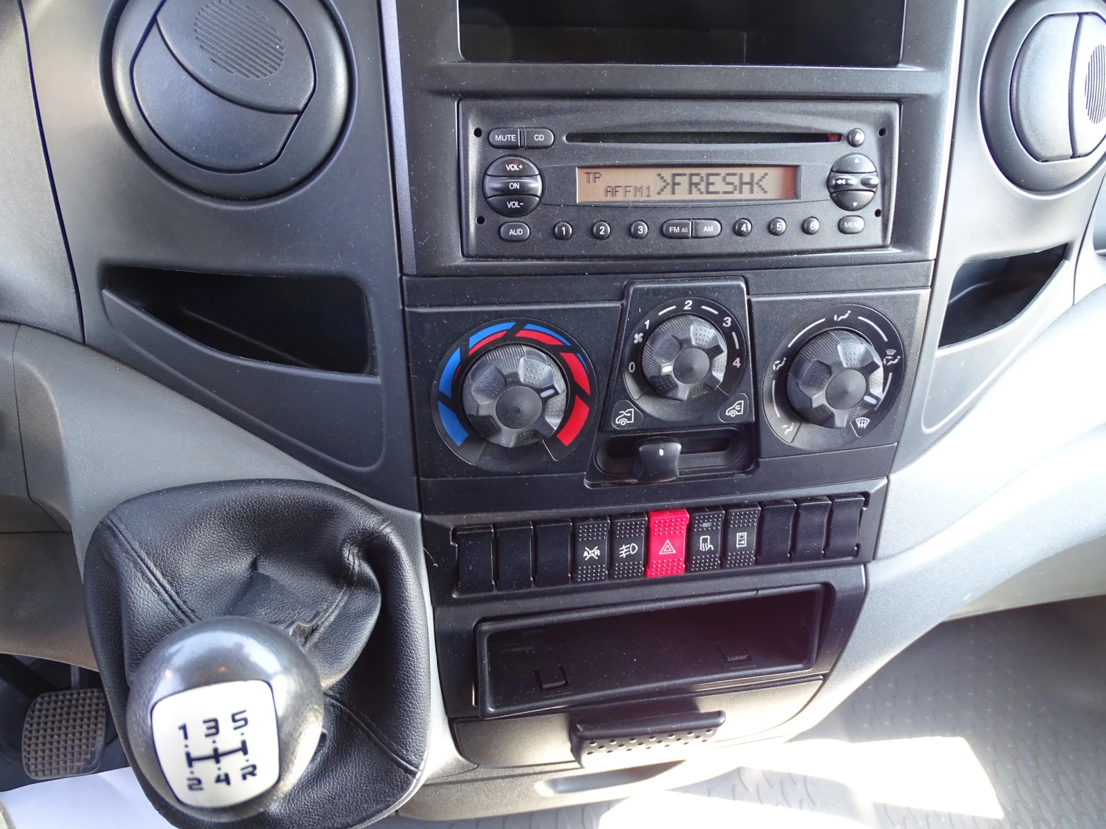 Iveco Daily * * ЩОРА С БОРД* * ВНОС ОТ ШВЕЙЦАРИЯ , снимка 14 - Бусове и автобуси - 54126046