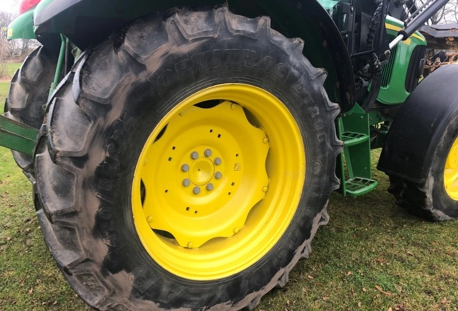 Трактор John Deere 5720, снимка 9 - Селскостопанска техника - 55932413