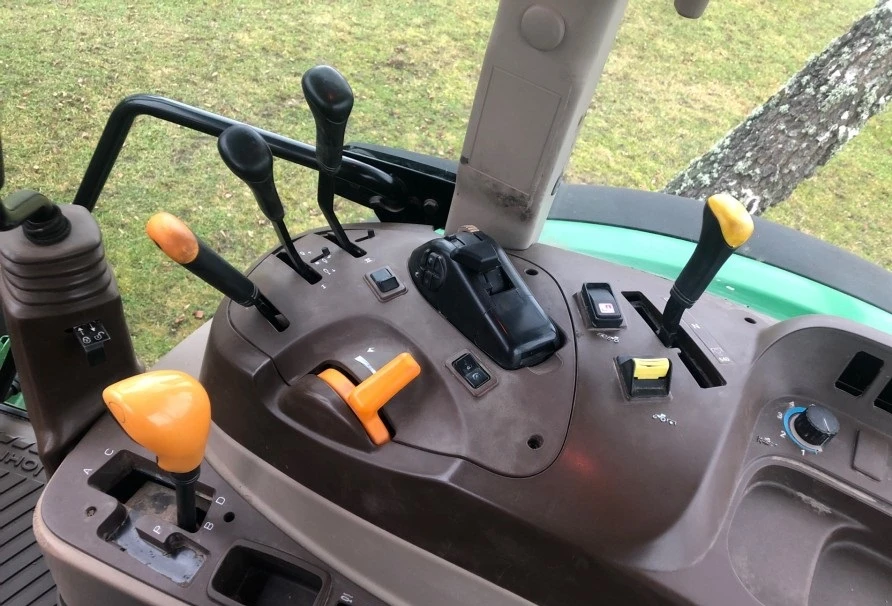 Трактор John Deere 5720, снимка 15 - Селскостопанска техника - 55932413
