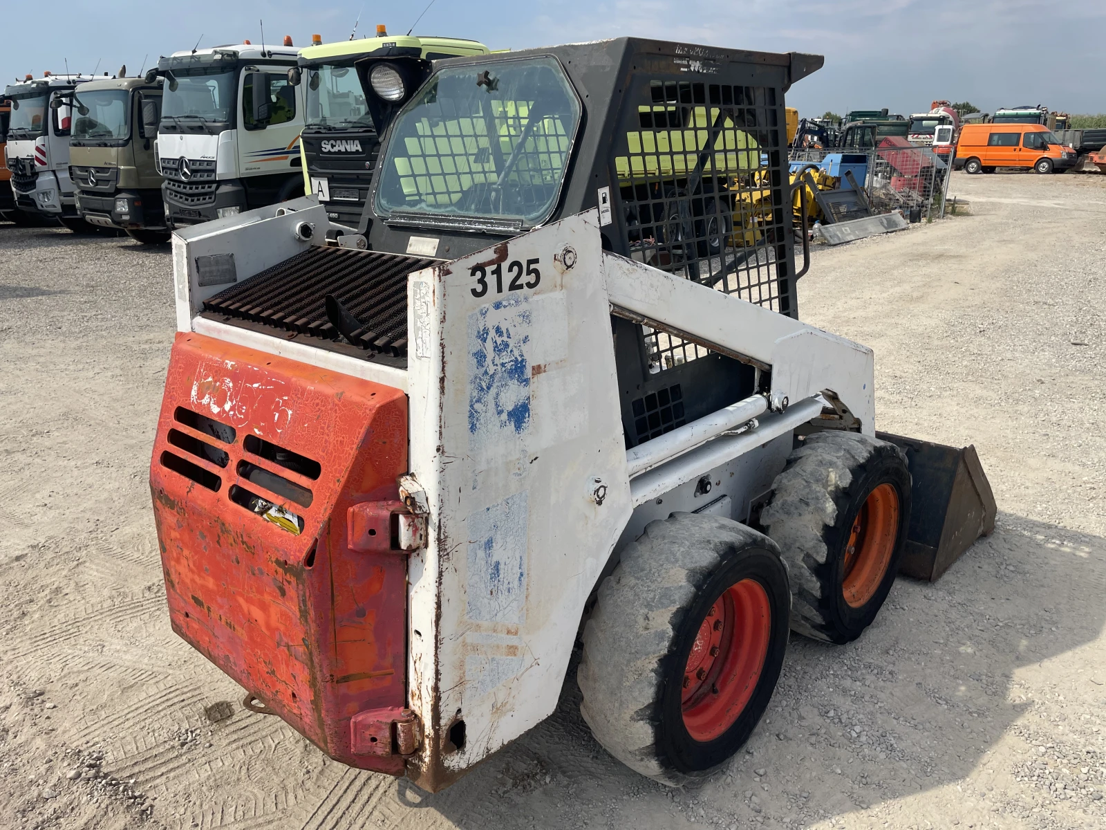 Мини челни товарачи Bobcat 743 - изображение 4