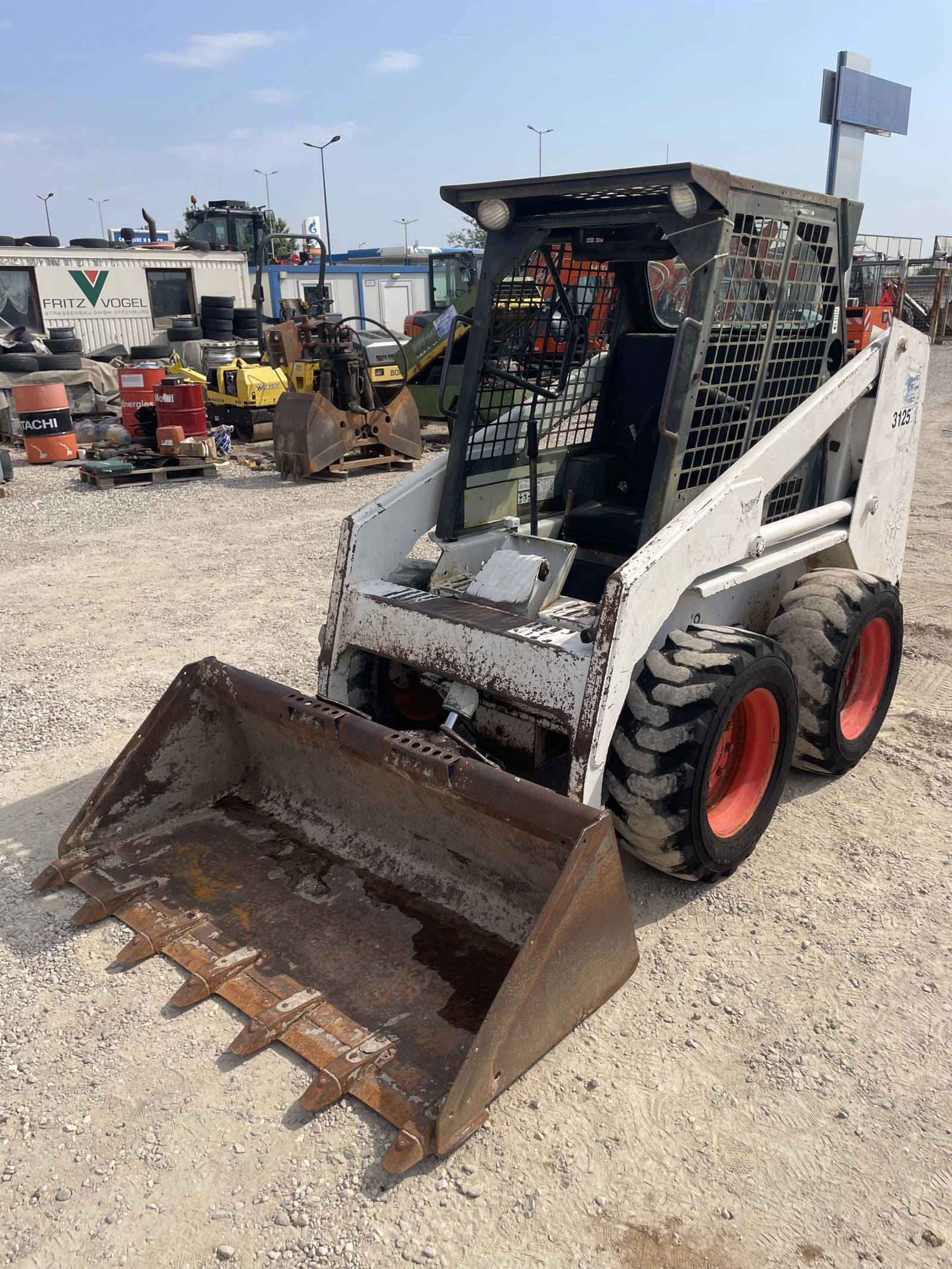 Мини челни товарачи Bobcat 743 - изображение 9