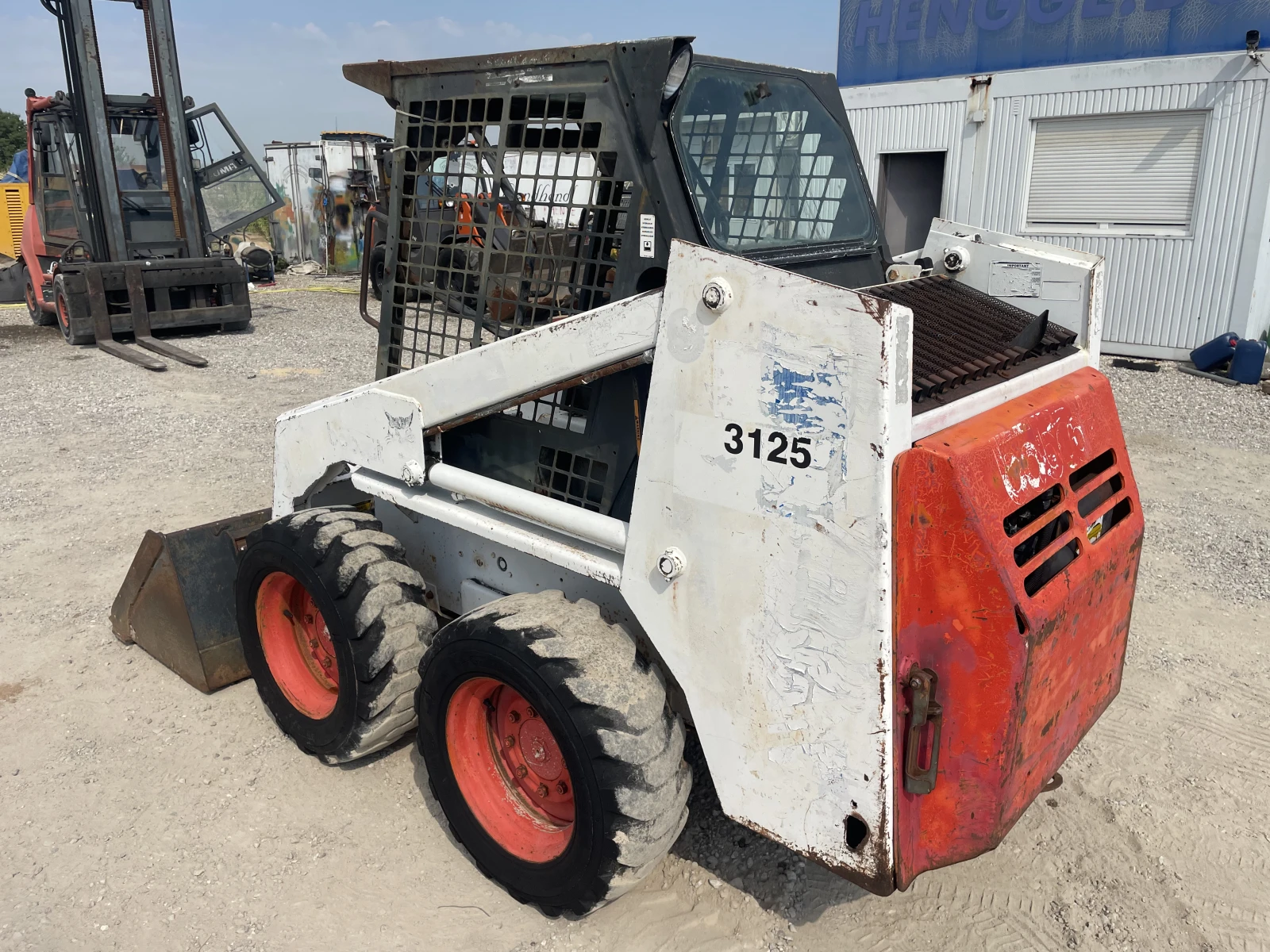 Мини челни товарачи Bobcat 743 - изображение 3