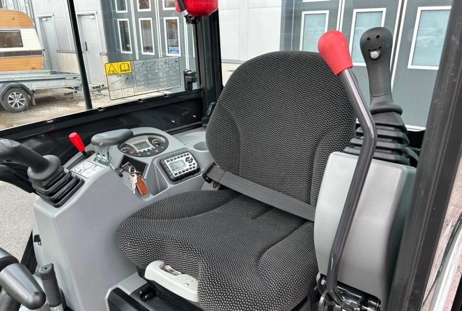 Багер Bobcat E19 - 7000 Eur, снимка 6 - Индустриална техника - 54957250