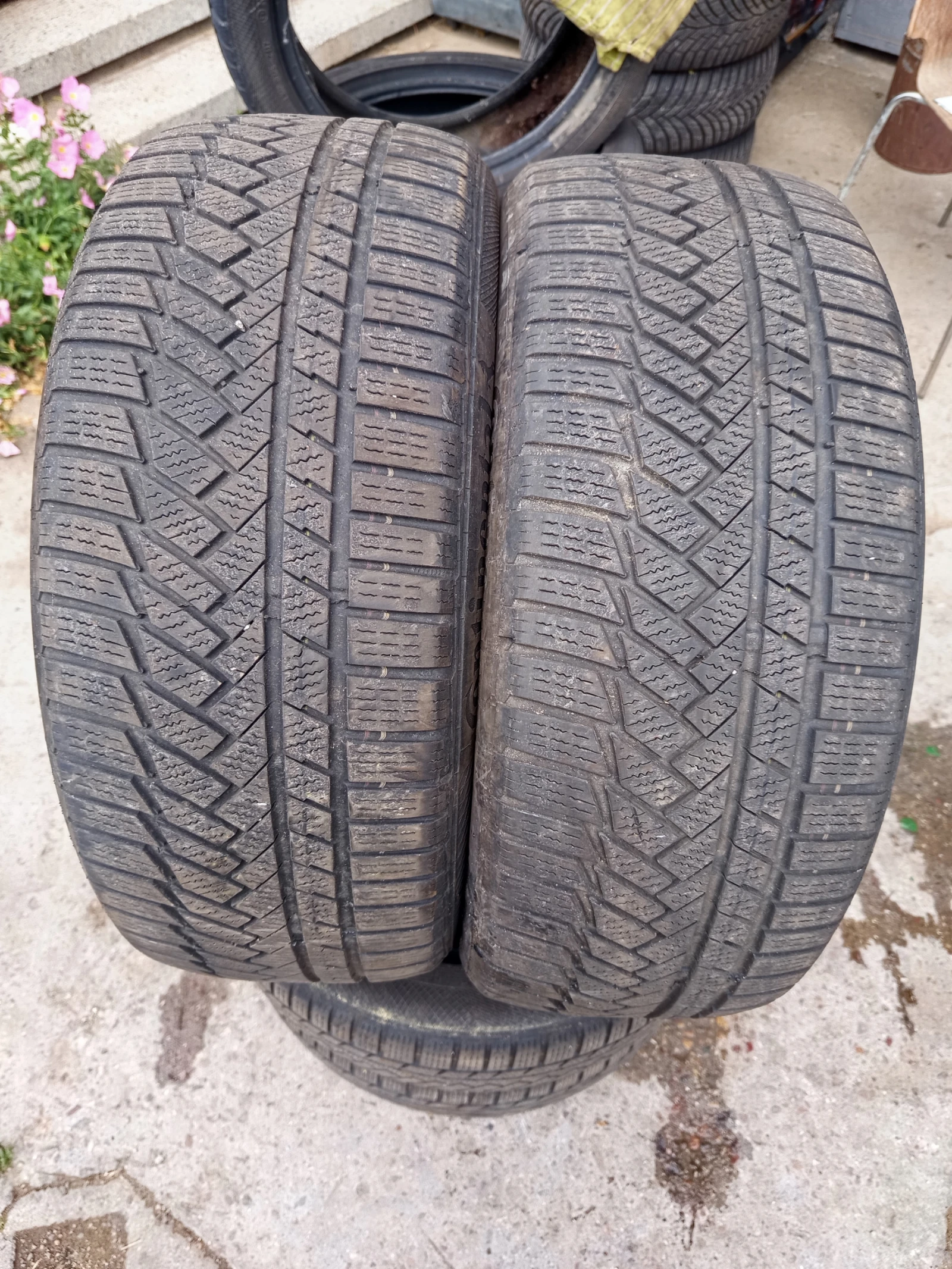 Гуми Зимни 225/50R17, снимка 2 - Гуми и джанти - 54753367