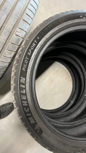 Гуми Летни 225/45R19, снимка 1 - Гуми и джанти - 49516163