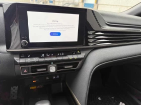 Toyota Camry CVT AWD | CARFAX | АВТОФИНАНСИРАНЕ, снимка 10
