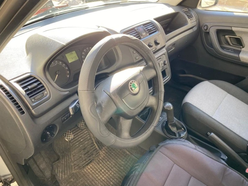 Skoda Roomster, снимка 15 - Автомобили и джипове - 47360891