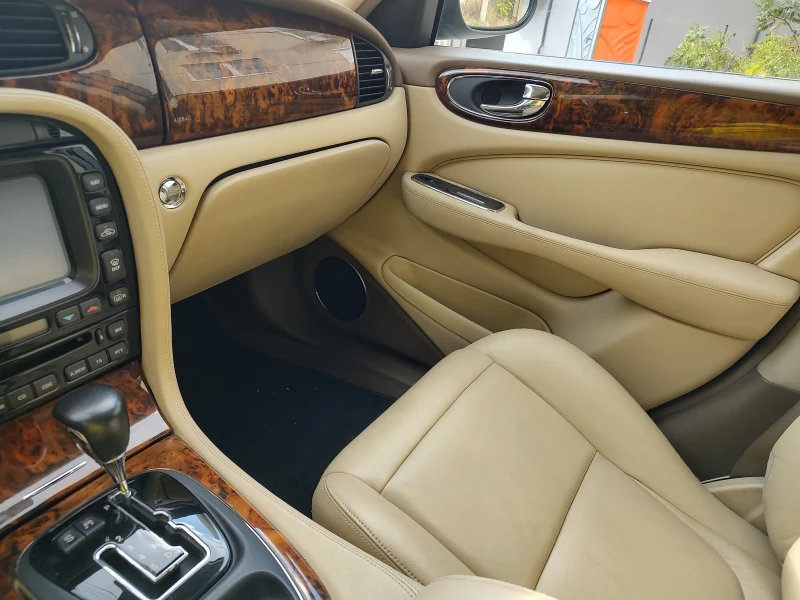 Jaguar Xj, снимка 12 - Автомобили и джипове - 48472186