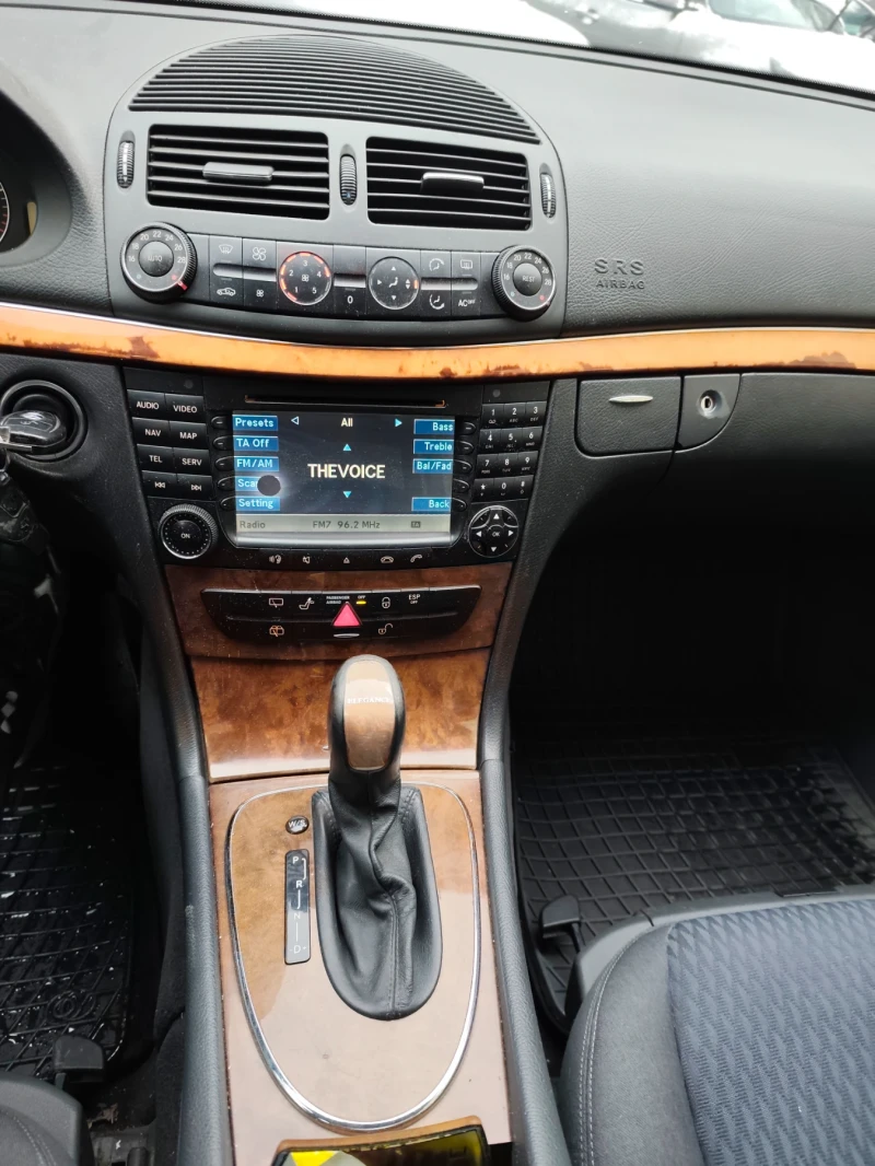 Mercedes-Benz E 270 2.7 CDI !АВТОМАТИК!* КЛИМАТРОНИК* !ТОП!!, снимка 14 - Автомобили и джипове - 53065530