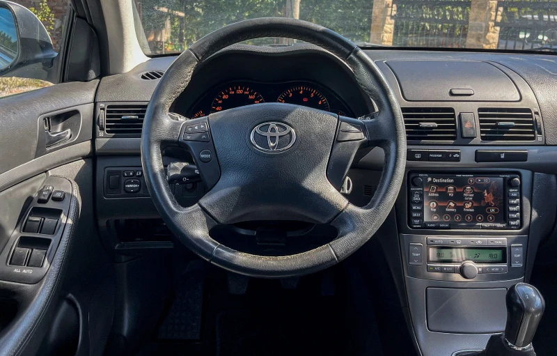 Toyota Avensis 1.8i КОЖА! НАВИГАЦИЯ! КРУИЗ!, снимка 9 - Автомобили и джипове - 52333896