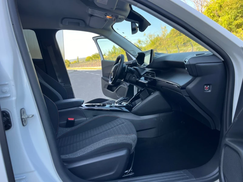 Peugeot 2008 1.2i АВТОМАТ EAT8, снимка 8 - Автомобили и джипове - 52033057