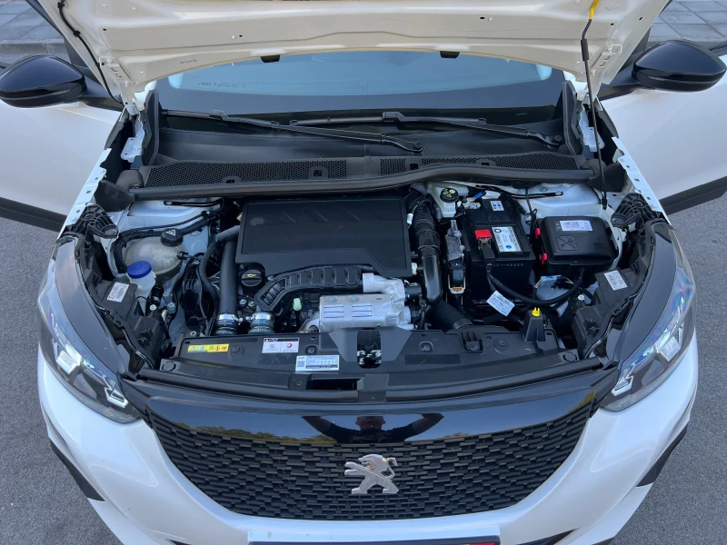 Peugeot 2008 1.2i АВТОМАТ EAT8, снимка 12 - Автомобили и джипове - 52033057