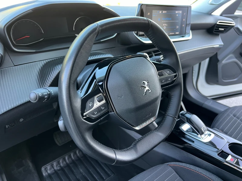 Peugeot 2008 1.2i АВТОМАТ EAT8, снимка 13 - Автомобили и джипове - 52033057