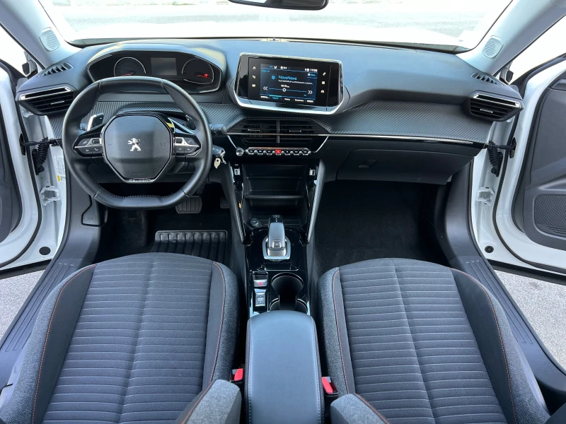 Peugeot 2008 1.2i АВТОМАТ EAT8, снимка 9 - Автомобили и джипове - 52033057
