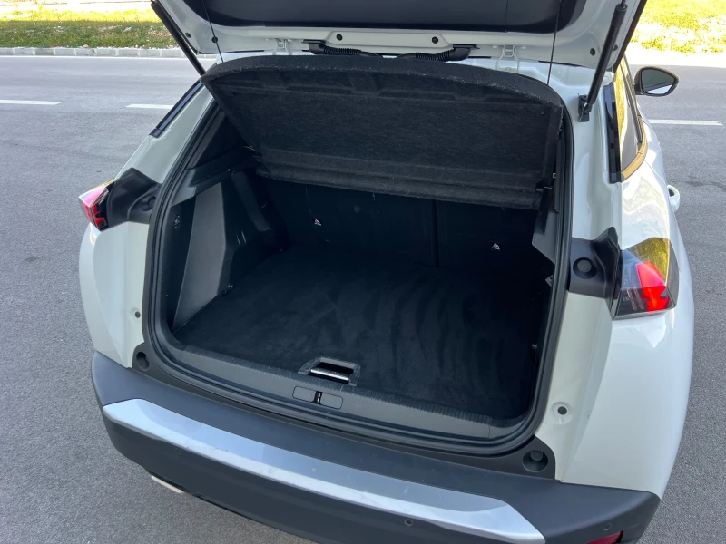 Peugeot 2008 1.2i АВТОМАТ EAT8, снимка 11 - Автомобили и джипове - 52033057