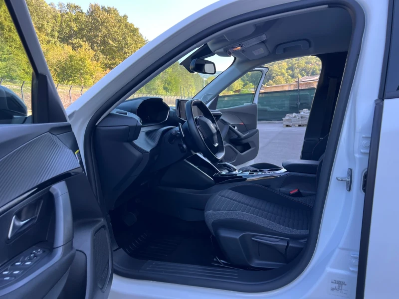 Peugeot 2008 1.2i АВТОМАТ EAT8, снимка 7 - Автомобили и джипове - 52033057