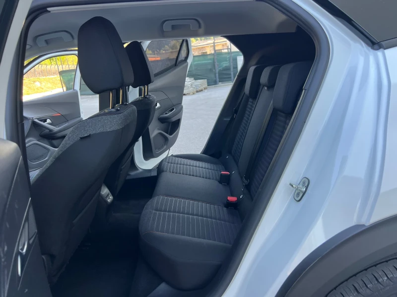 Peugeot 2008 1.2i АВТОМАТ EAT8, снимка 10 - Автомобили и джипове - 52033057