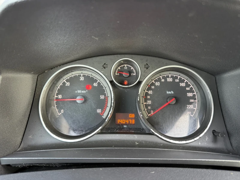 Opel Zafira 1.7CDTI, снимка 13 - Автомобили и джипове - 52041361