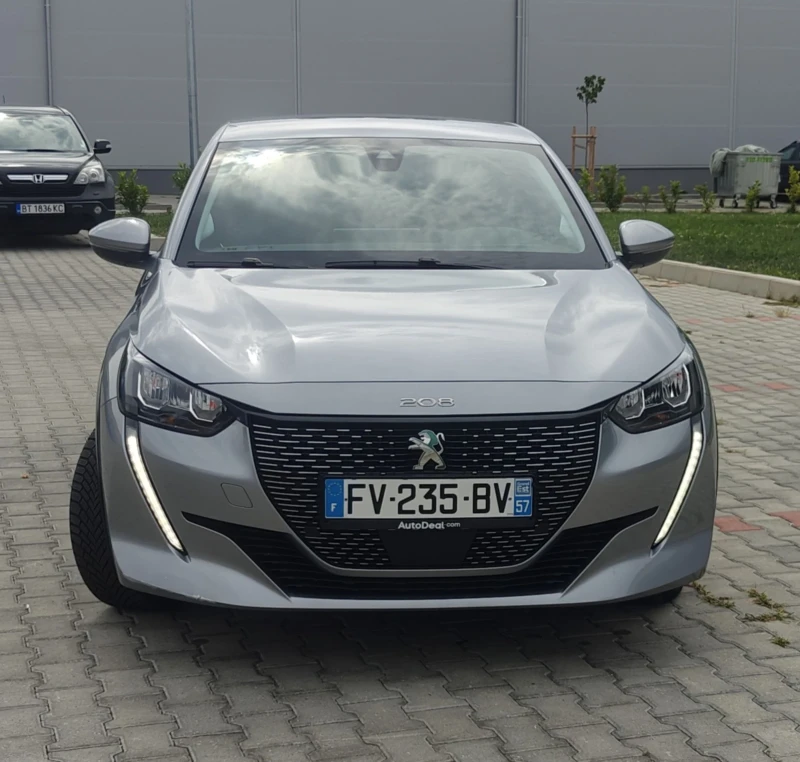 Peugeot 208 EV/Allure/136hp/50kwh/360 cam/SOH 97%/CarVertical, снимка 2 - Автомобили и джипове - 52070328