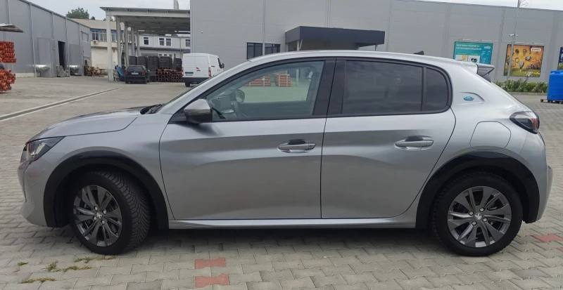 Peugeot 208 EV/Allure/136hp/50kwh/360 cam/SOH 97%/CarVertical, снимка 8 - Автомобили и джипове - 52070328