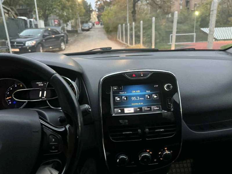 Renault Clio, снимка 9 - Автомобили и джипове - 52311959