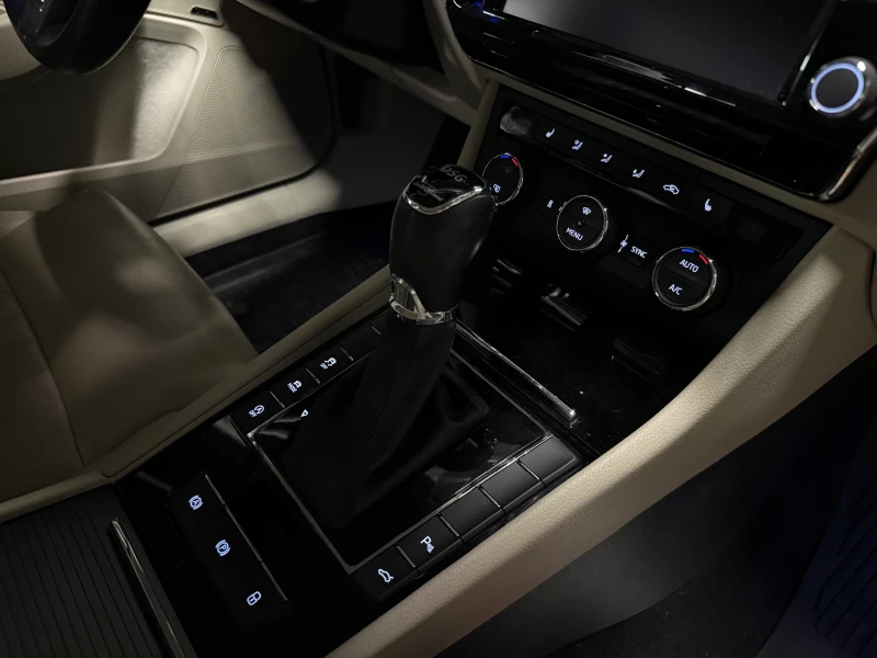 Skoda Octavia L&K 4x4 , снимка 10 - Автомобили и джипове - 52431861