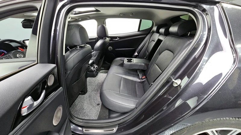Kia Stinger 2.0T 2WD PLATINUM, снимка 10 - Автомобили и джипове - 52494131