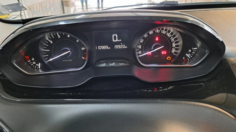 Peugeot 208 PureTech, снимка 9 - Автомобили и джипове - 53469761